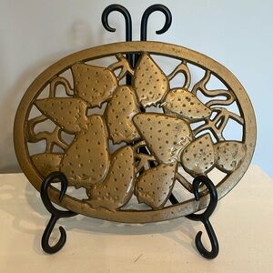 Metal golden strawberry pattern kitchen trivet